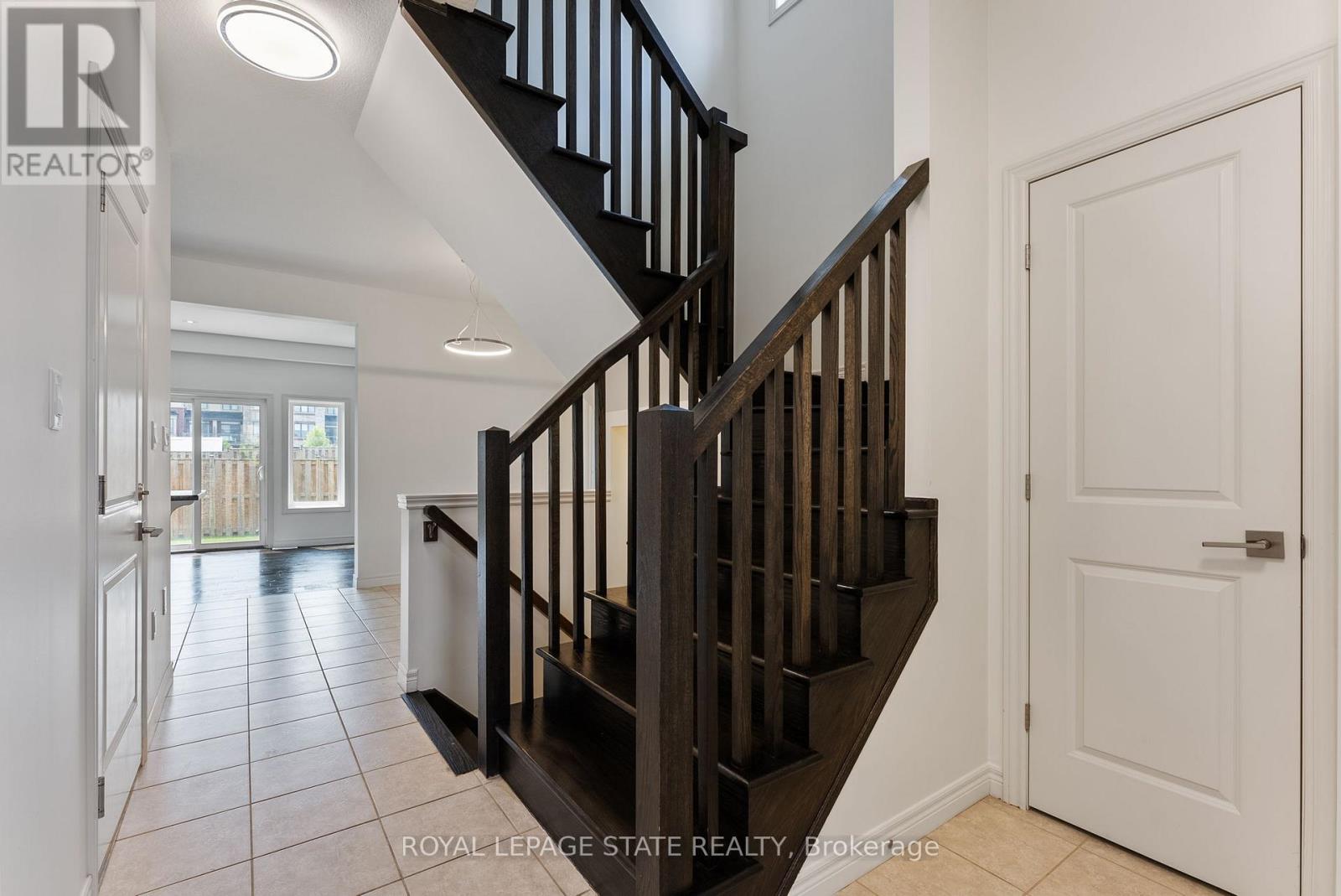 68 Dodman Crescent, Hamilton, Ontario  L9G 0G6 - Photo 3 - X12613720