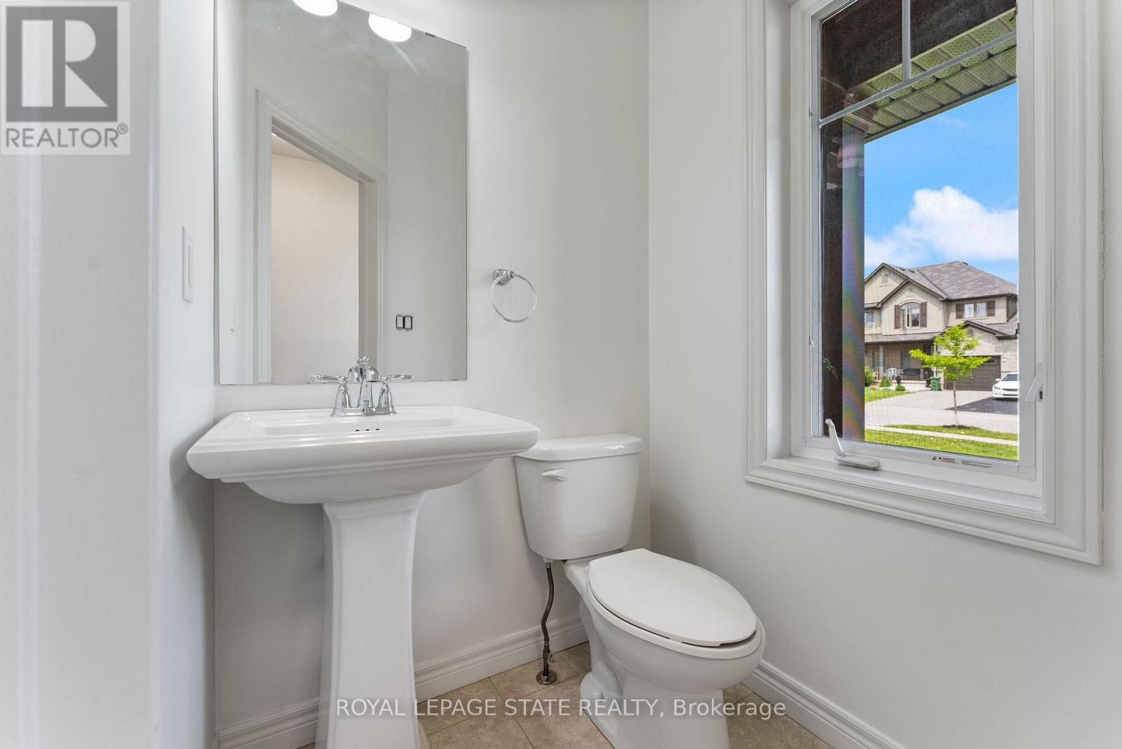 68 Dodman Crescent, Hamilton, Ontario  L9G 0G6 - Photo 4 - X12613720