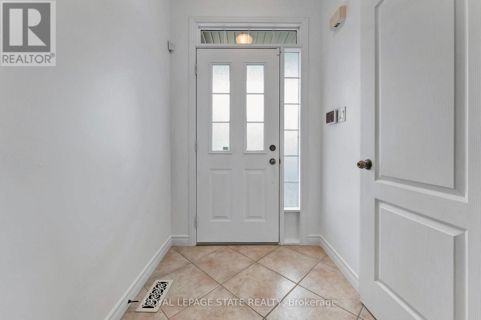 21 - 400 Stonehenge Drive, Hamilton, Ontario  L9K 0A2 - Photo 3 - X12702968