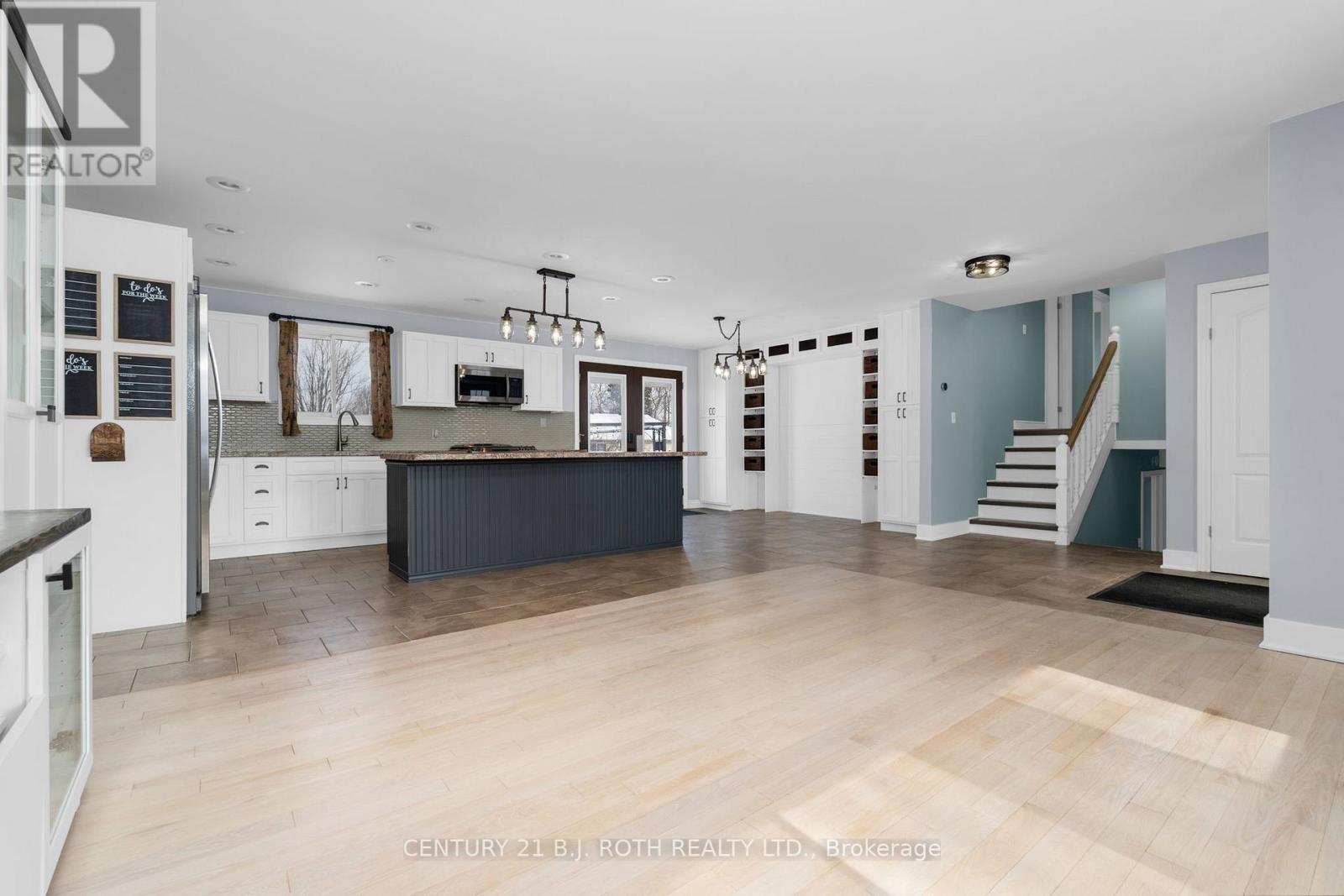 218 Parkside Crescent, Innisfil, Ontario  L9S 1G3 - Photo 11 - N12738298