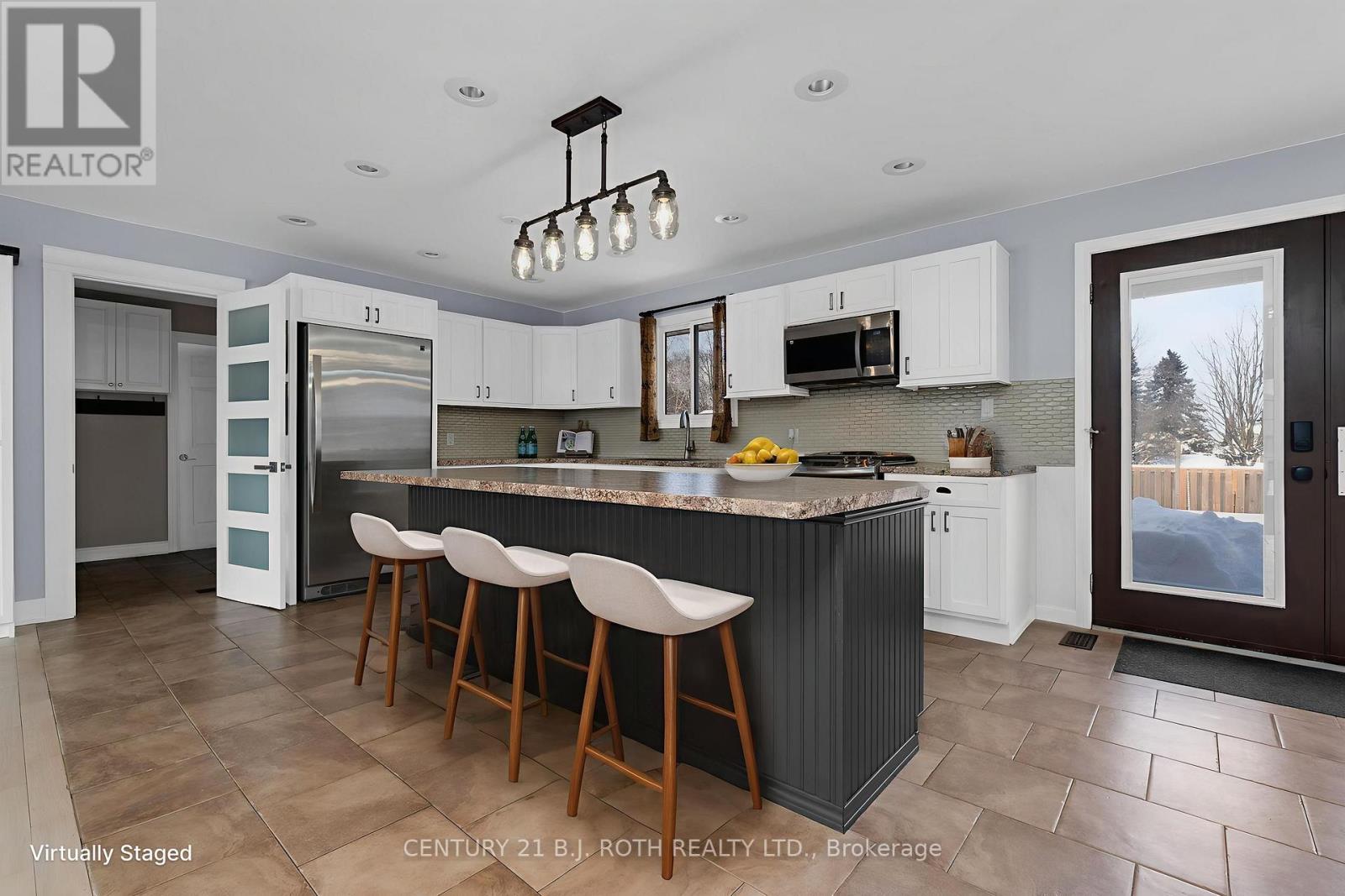 218 Parkside Crescent, Innisfil, Ontario  L9S 1G3 - Photo 12 - N12738298