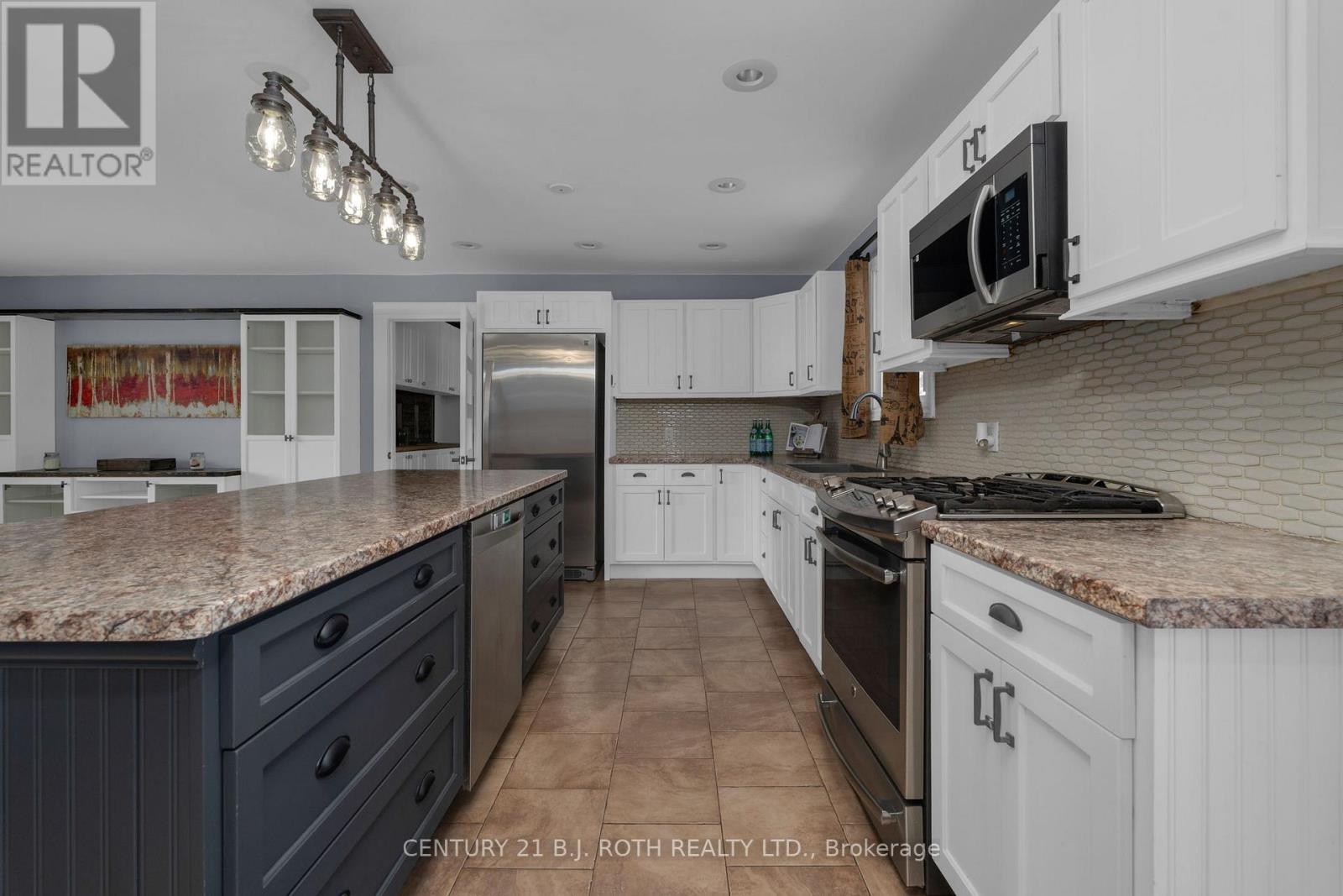 218 Parkside Crescent, Innisfil, Ontario  L9S 1G3 - Photo 13 - N12738298