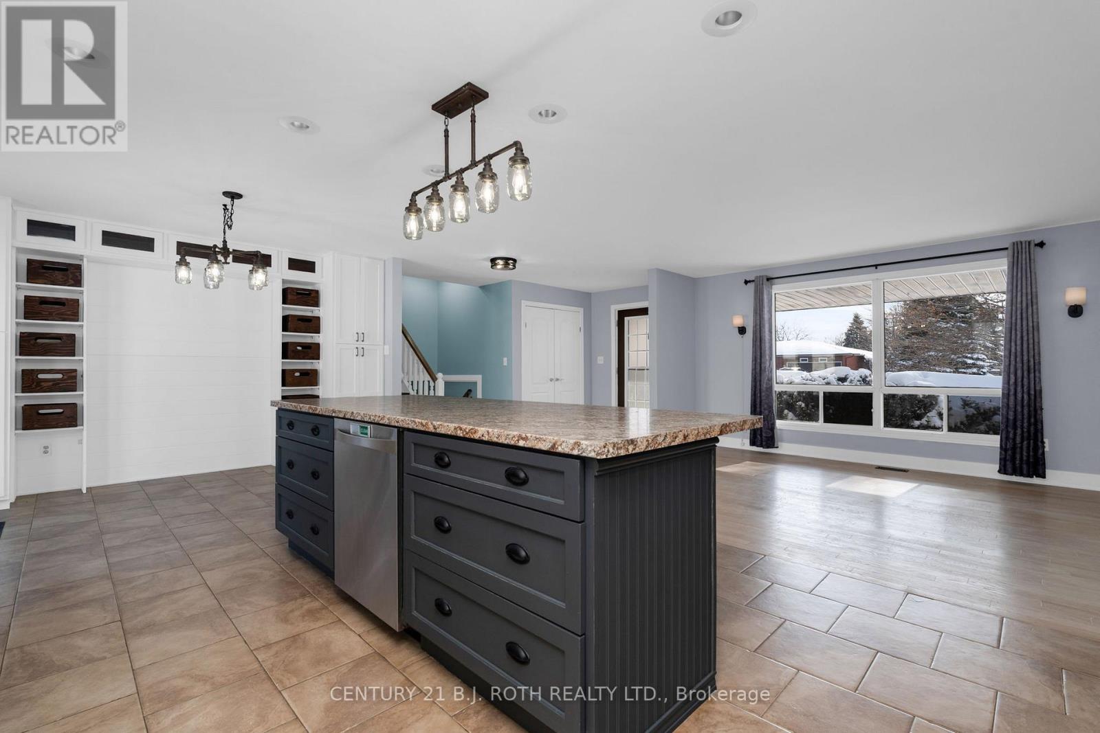 218 Parkside Crescent, Innisfil, Ontario  L9S 1G3 - Photo 14 - N12738298