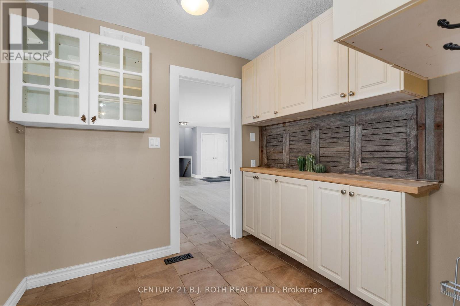 218 Parkside Crescent, Innisfil, Ontario  L9S 1G3 - Photo 16 - N12738298