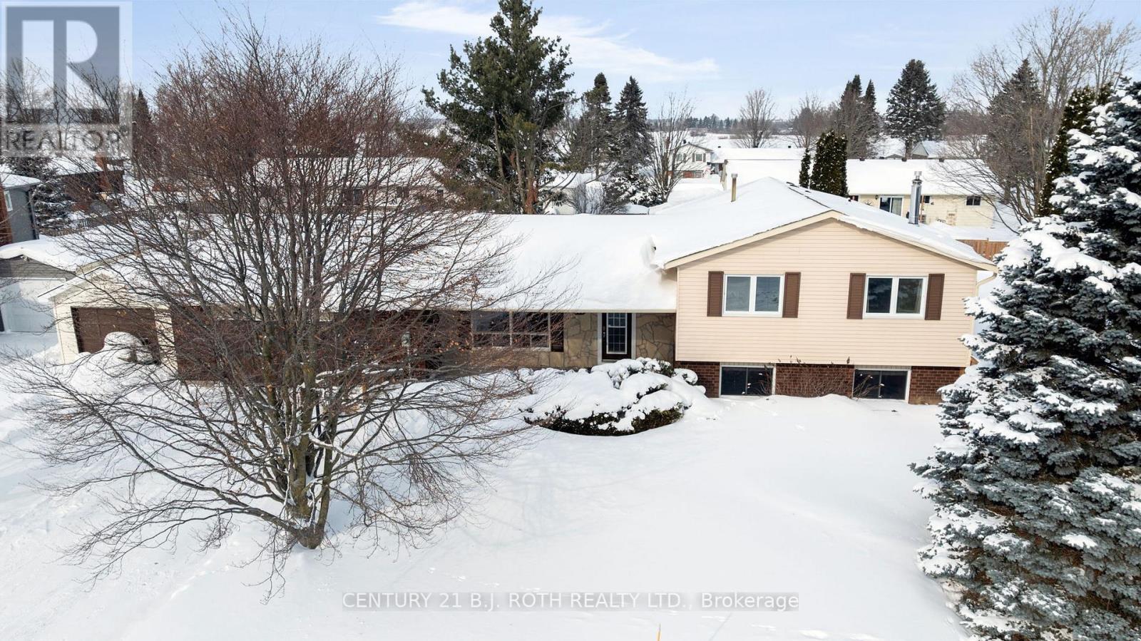 218 Parkside Crescent, Innisfil, Ontario  L9S 1G3 - Photo 2 - N12738298