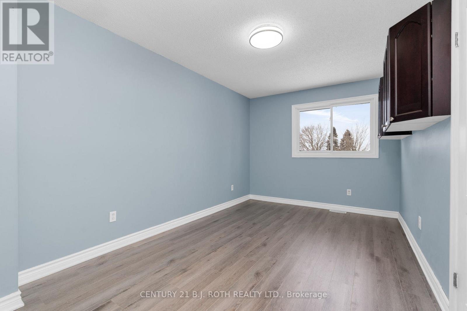 218 Parkside Crescent, Innisfil, Ontario  L9S 1G3 - Photo 23 - N12738298