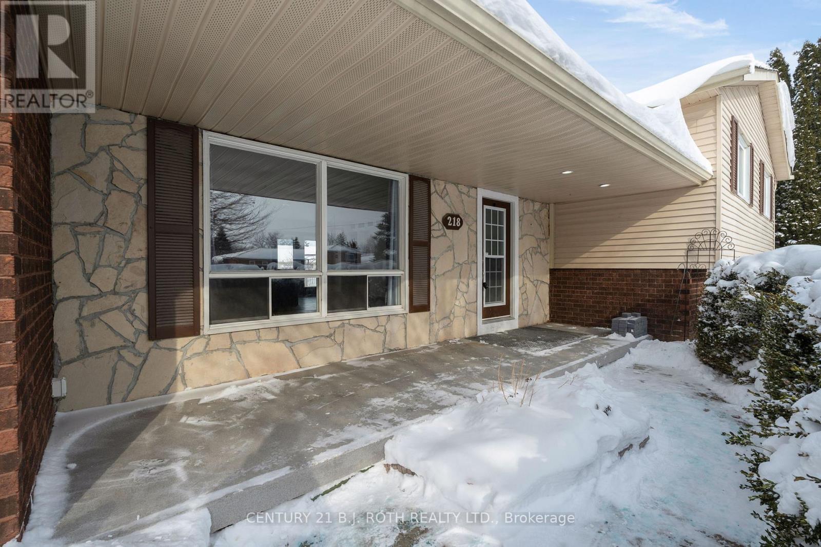 218 Parkside Crescent, Innisfil, Ontario  L9S 1G3 - Photo 7 - N12738298