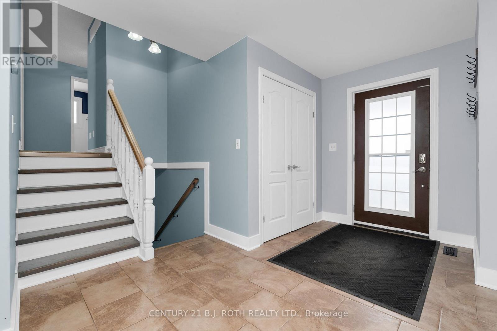 218 Parkside Crescent, Innisfil, Ontario  L9S 1G3 - Photo 8 - N12738298