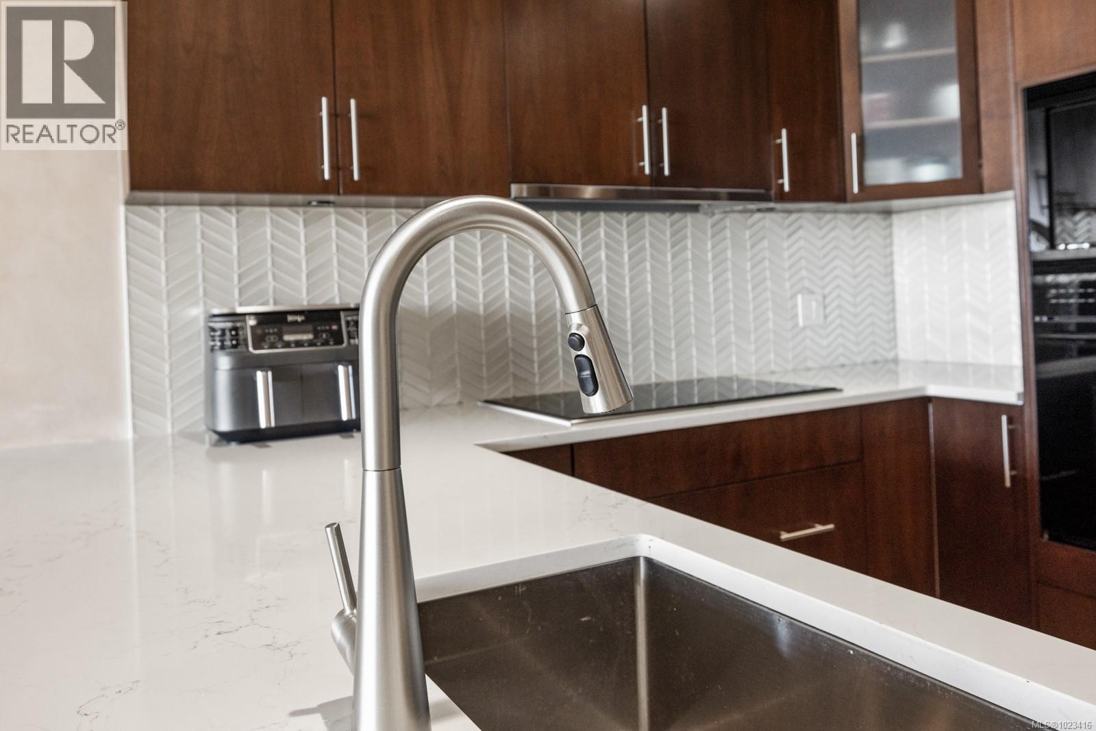 302 738 Sayward Hill Terr, Saanich, British Columbia  V8Y 3K1 - Photo 10 - 1023416