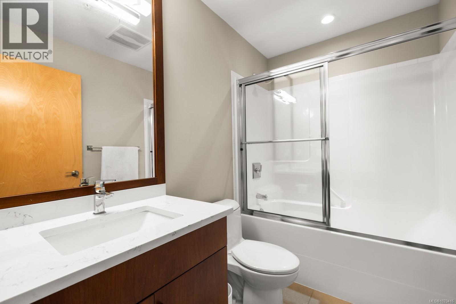 302 738 Sayward Hill Terr, Saanich, British Columbia  V8Y 3K1 - Photo 18 - 1023416