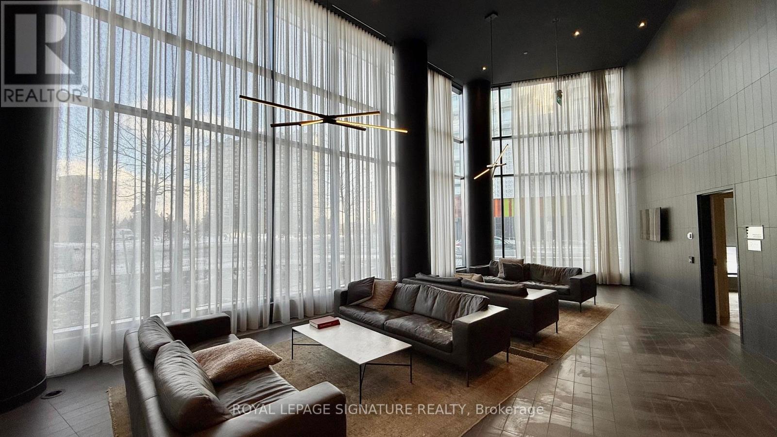 3512 - 3900 Confederation Parkway, Mississauga, Ontario  L5B 0M3 - Photo 3 - W12738246