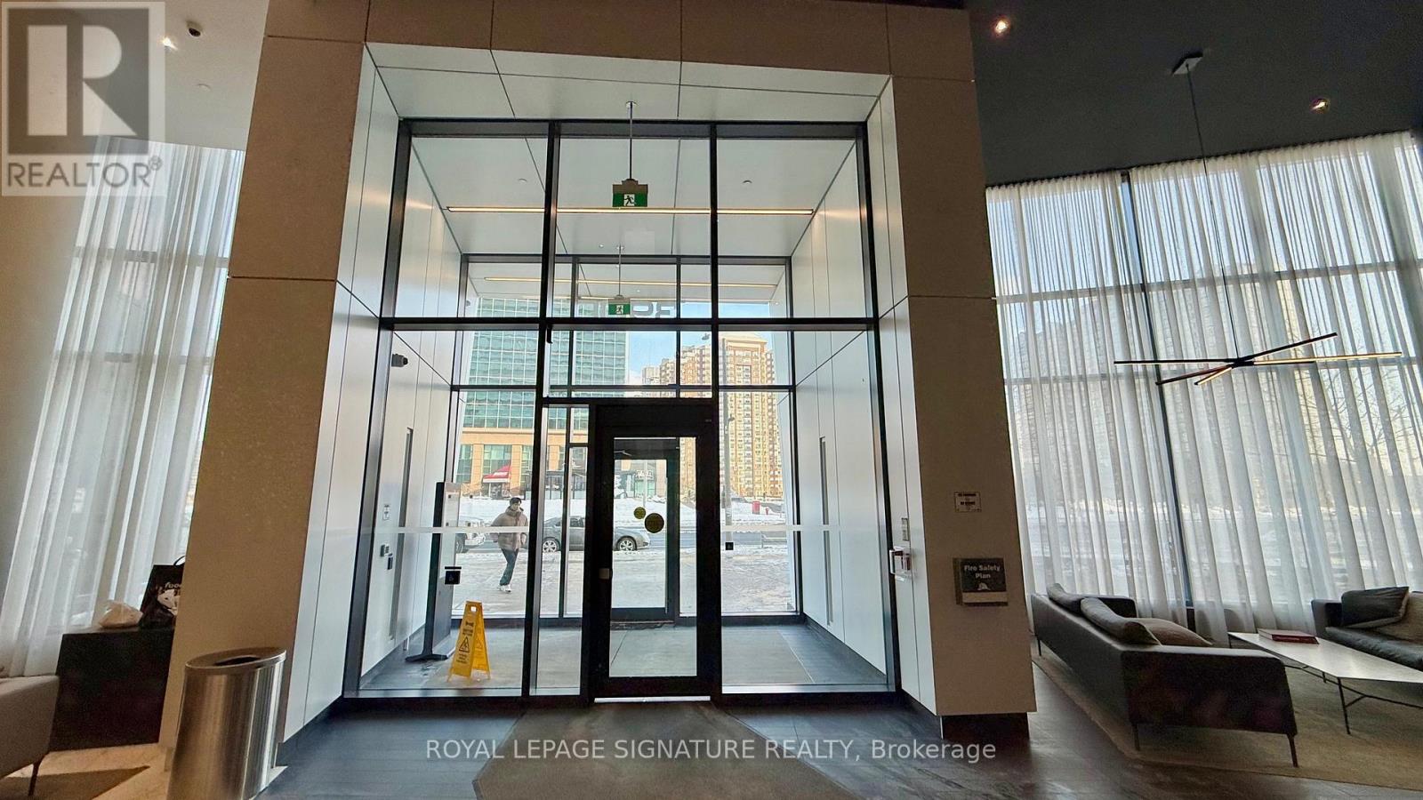 3512 - 3900 Confederation Parkway, Mississauga, Ontario  L5B 0M3 - Photo 4 - W12738246