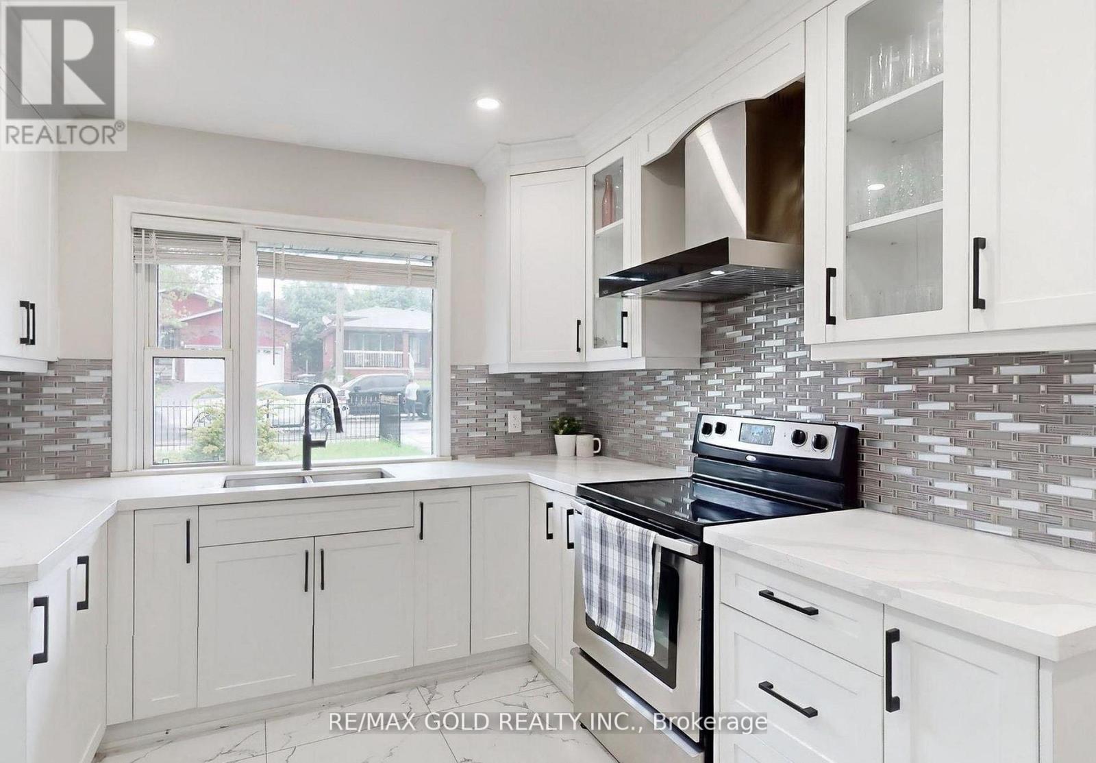 61 Centre Street N, Brampton, Ontario  L6V 1T1 - Photo 13 - W12738274