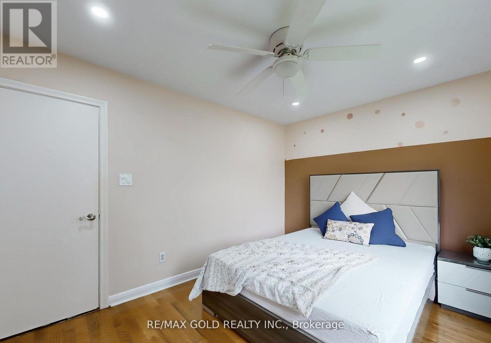 61 Centre Street N, Brampton, Ontario  L6V 1T1 - Photo 19 - W12738274