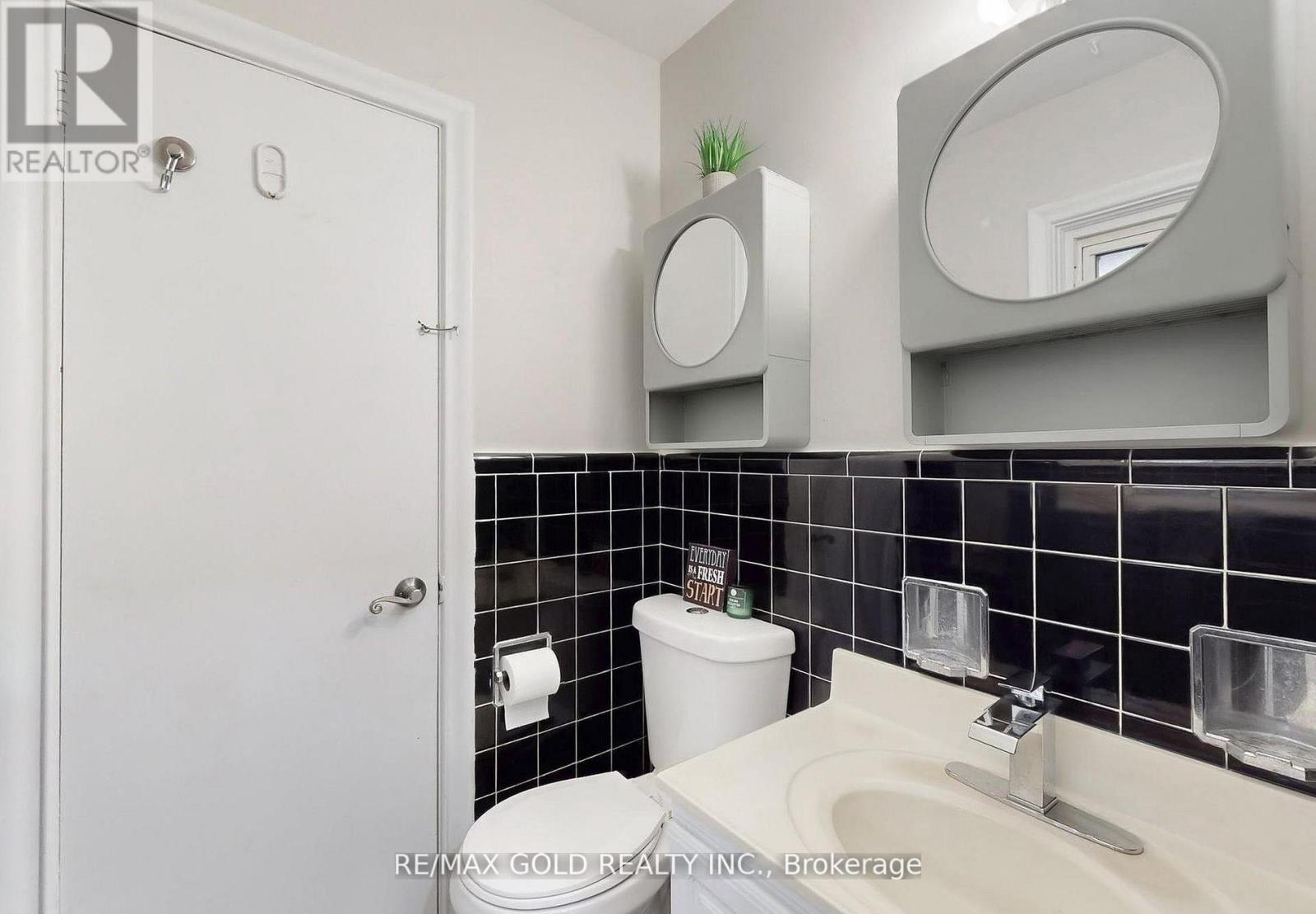 61 Centre Street N, Brampton, Ontario  L6V 1T1 - Photo 20 - W12738274