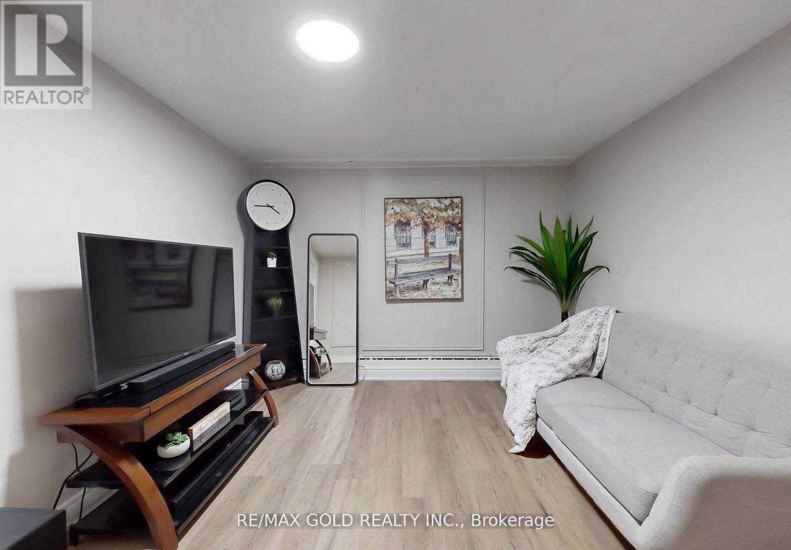 61 Centre Street N, Brampton, Ontario  L6V 1T1 - Photo 31 - W12738274