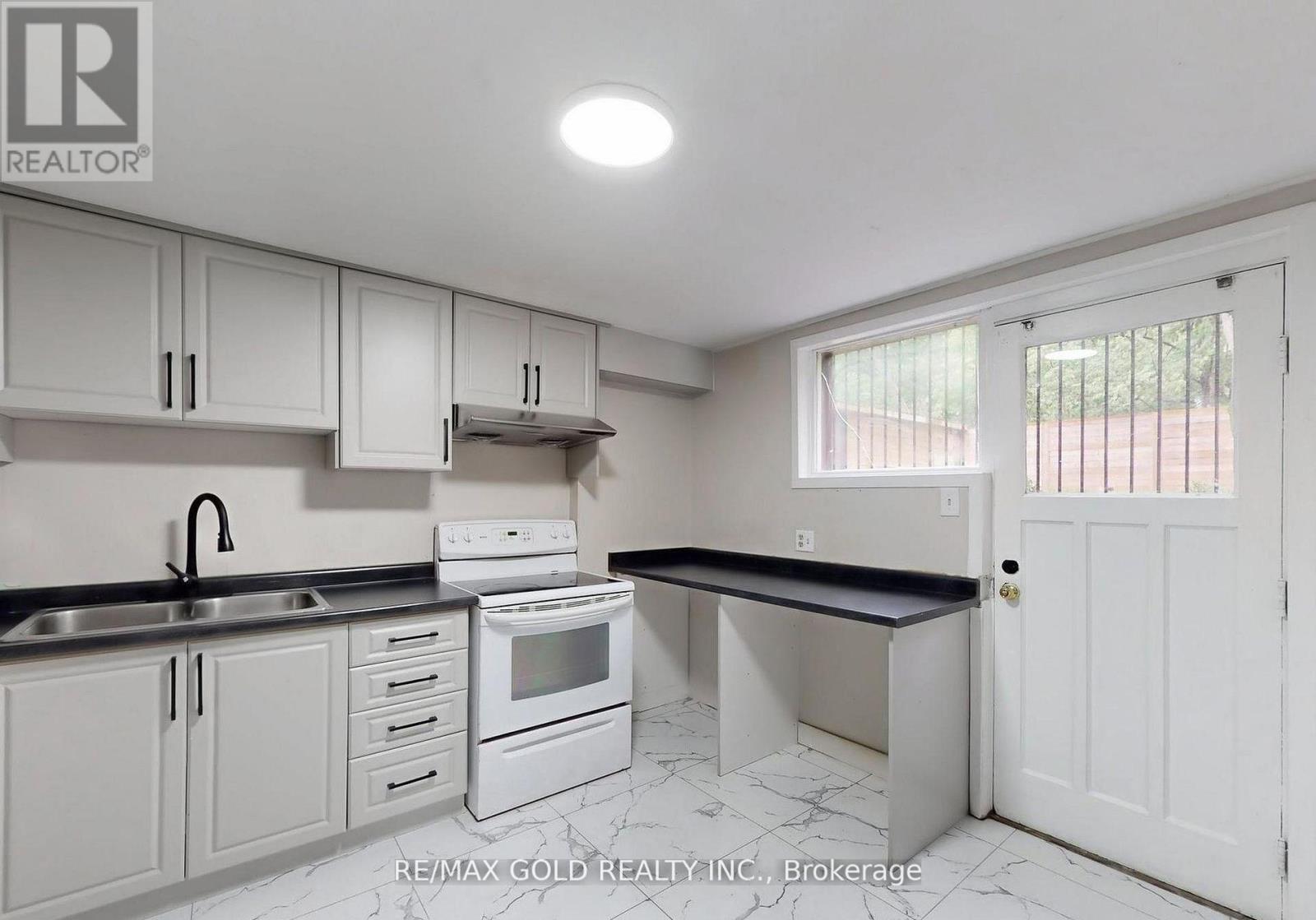 61 Centre Street N, Brampton, Ontario  L6V 1T1 - Photo 33 - W12738274