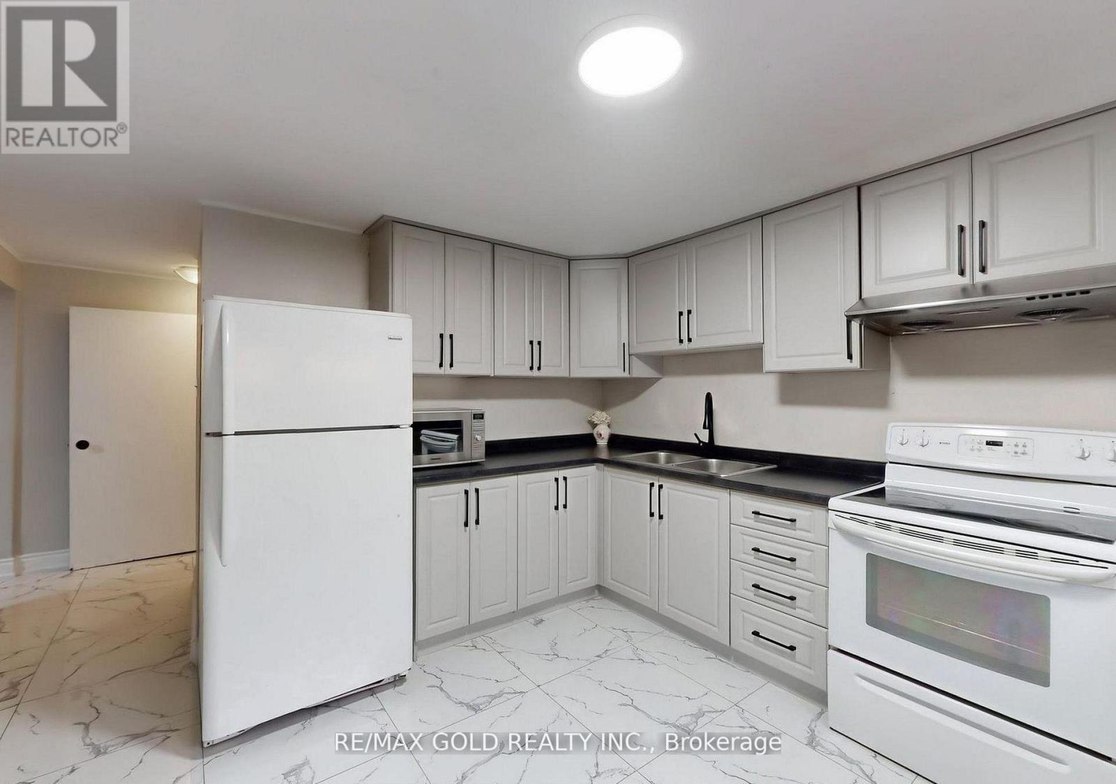 61 Centre Street N, Brampton, Ontario  L6V 1T1 - Photo 34 - W12738274