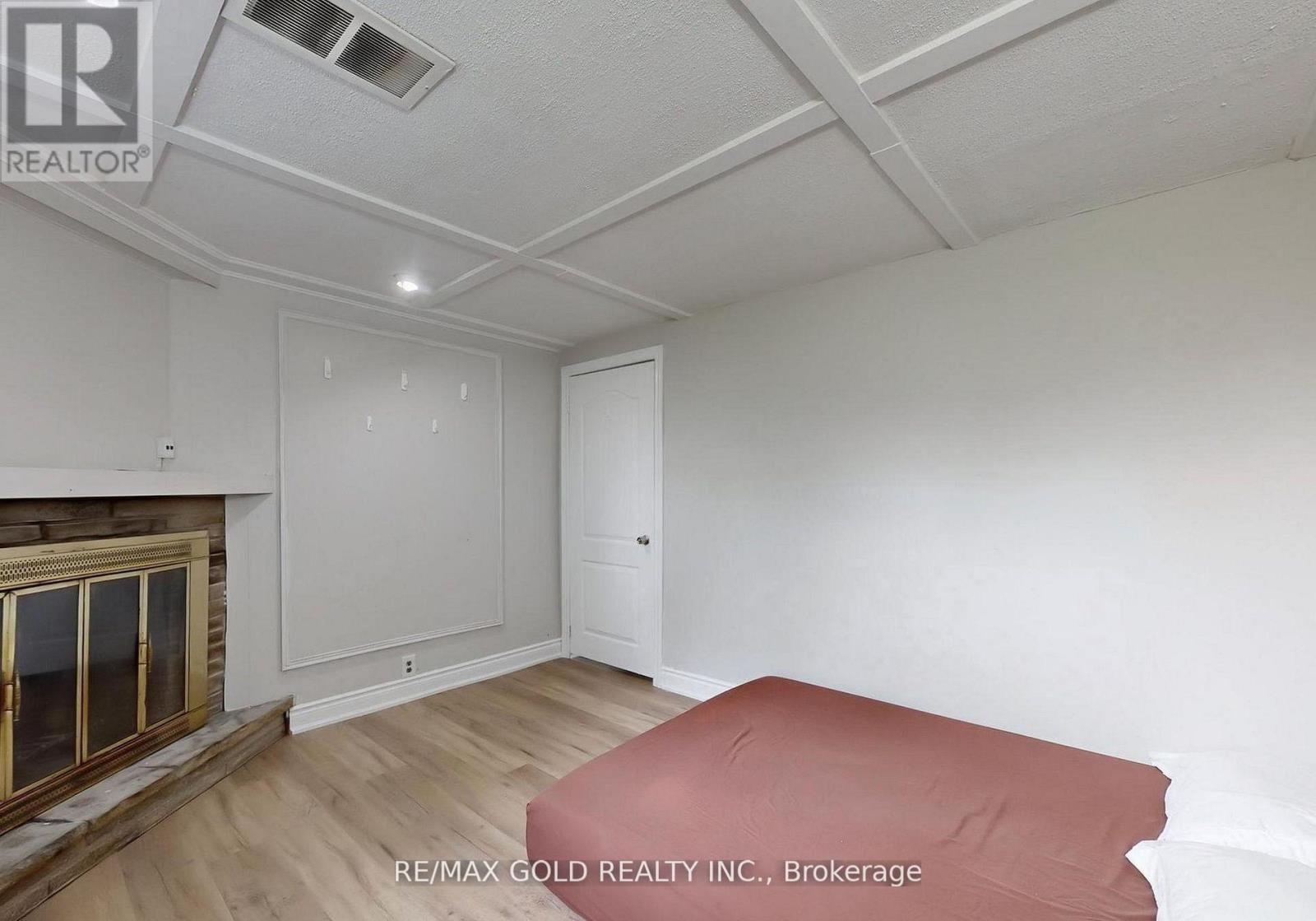 61 Centre Street N, Brampton, Ontario  L6V 1T1 - Photo 40 - W12738274