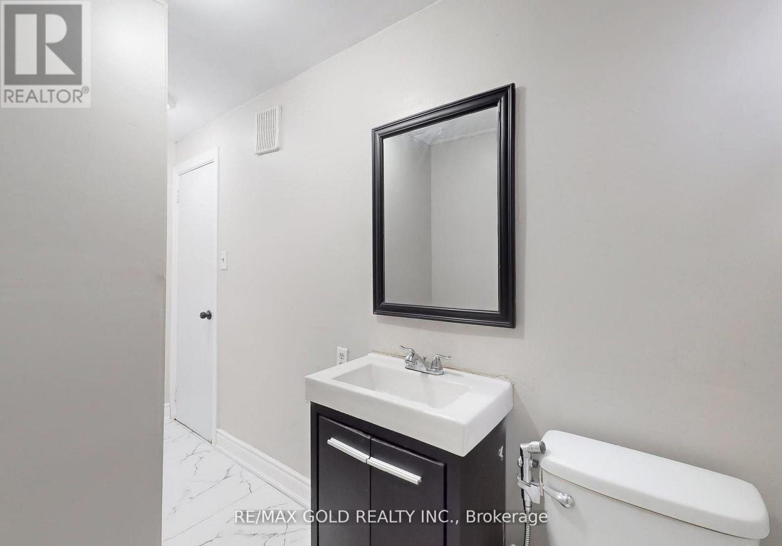 61 Centre Street N, Brampton, Ontario  L6V 1T1 - Photo 41 - W12738274