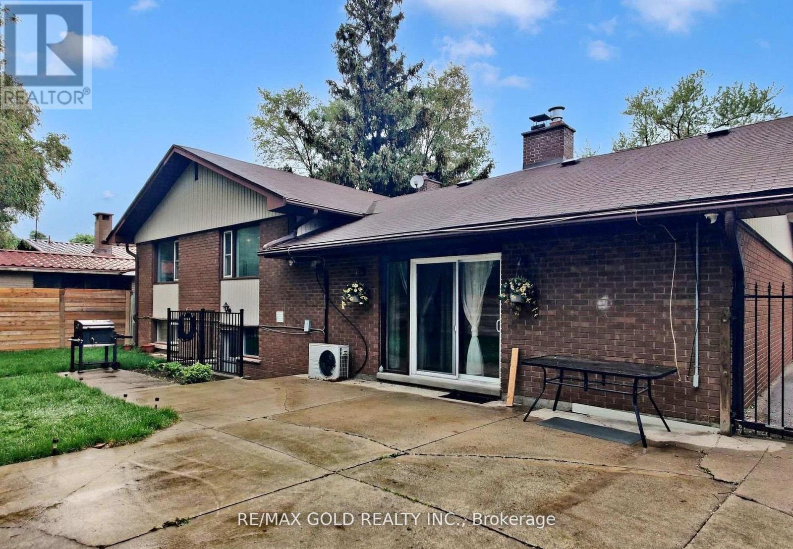 61 Centre Street N, Brampton, Ontario  L6V 1T1 - Photo 46 - W12738274