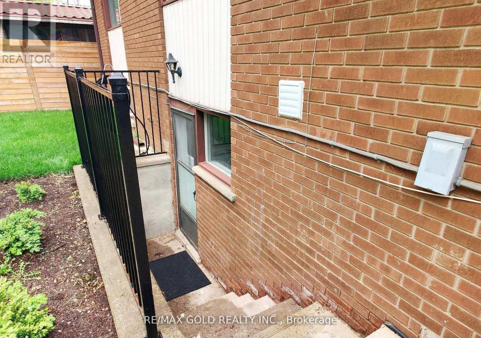 61 Centre Street N, Brampton, Ontario  L6V 1T1 - Photo 49 - W12738274