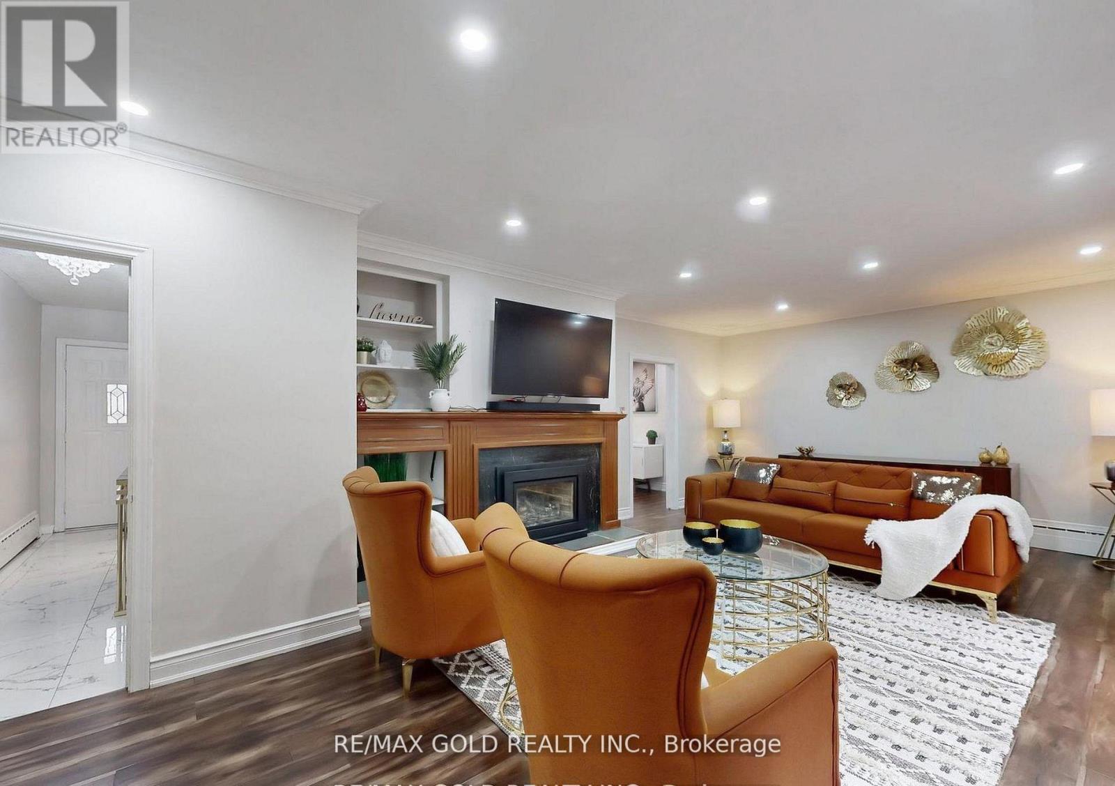 61 Centre Street N, Brampton, Ontario  L6V 1T1 - Photo 6 - W12738274