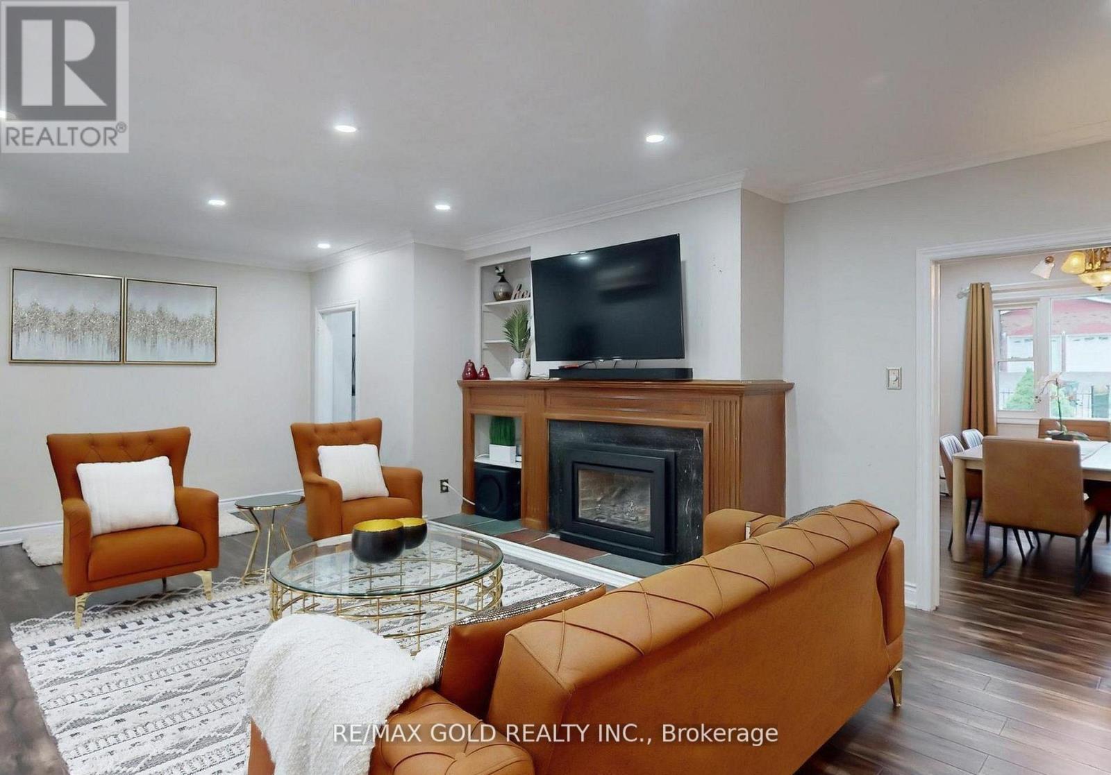 61 Centre Street N, Brampton, Ontario  L6V 1T1 - Photo 7 - W12738274