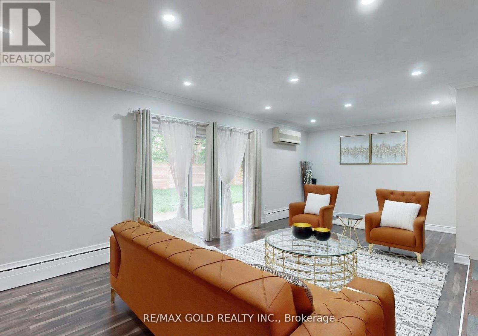 61 Centre Street N, Brampton, Ontario  L6V 1T1 - Photo 8 - W12738274