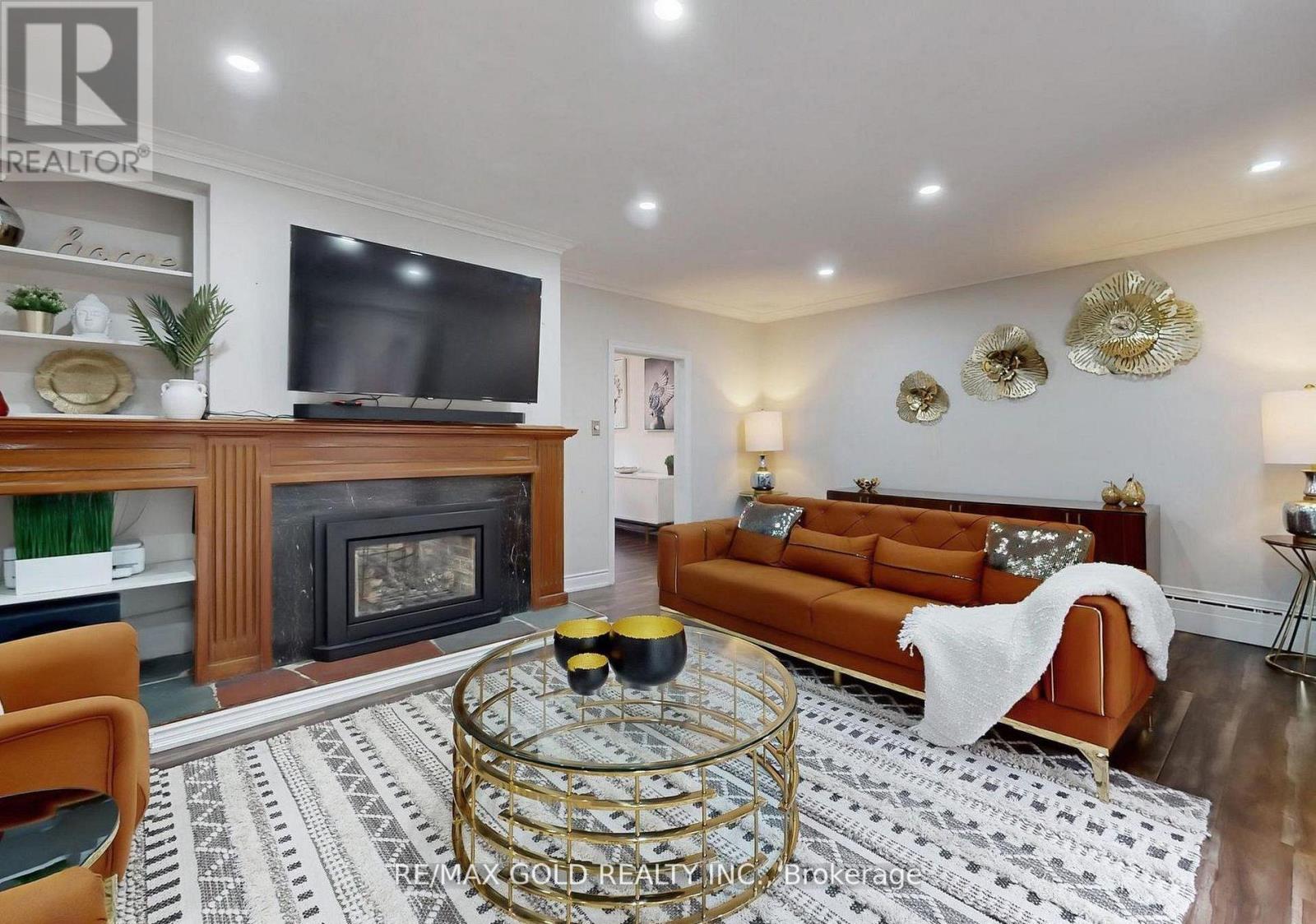 61 Centre Street N, Brampton, Ontario  L6V 1T1 - Photo 9 - W12738274