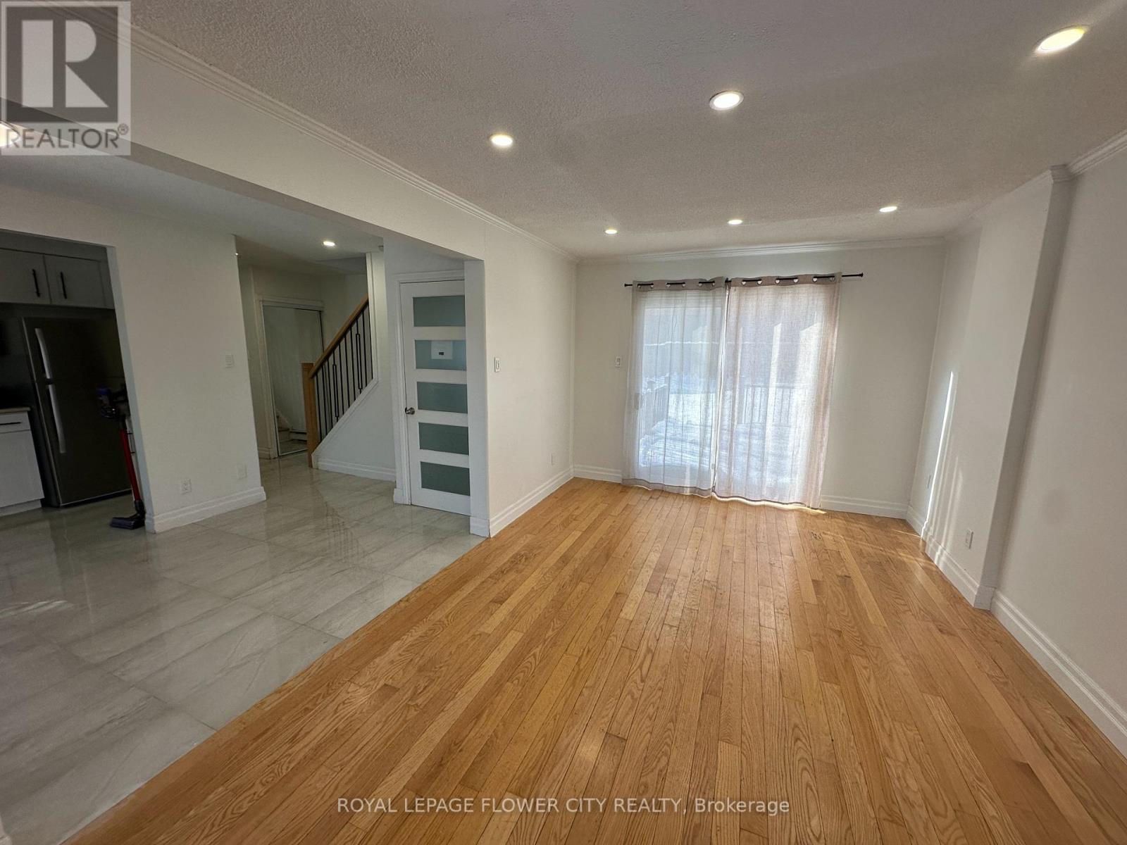 52 Grand Valley Drive, Brampton, Ontario  L6S 2K9 - Photo 14 - W12738296