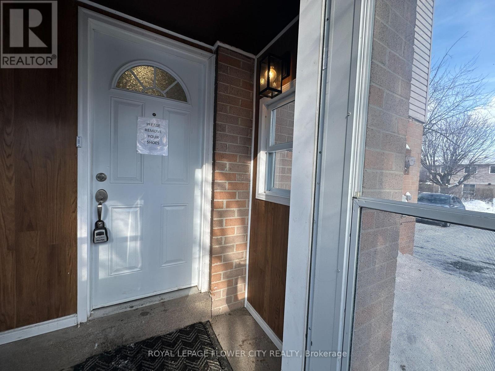 52 Grand Valley Drive, Brampton, Ontario  L6S 2K9 - Photo 4 - W12738296