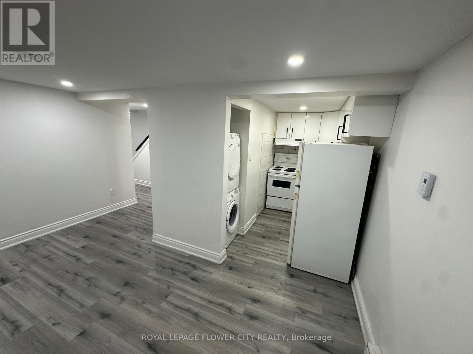 52 Grand Valley Drive, Brampton, Ontario  L6S 2K9 - Photo 7 - W12738296