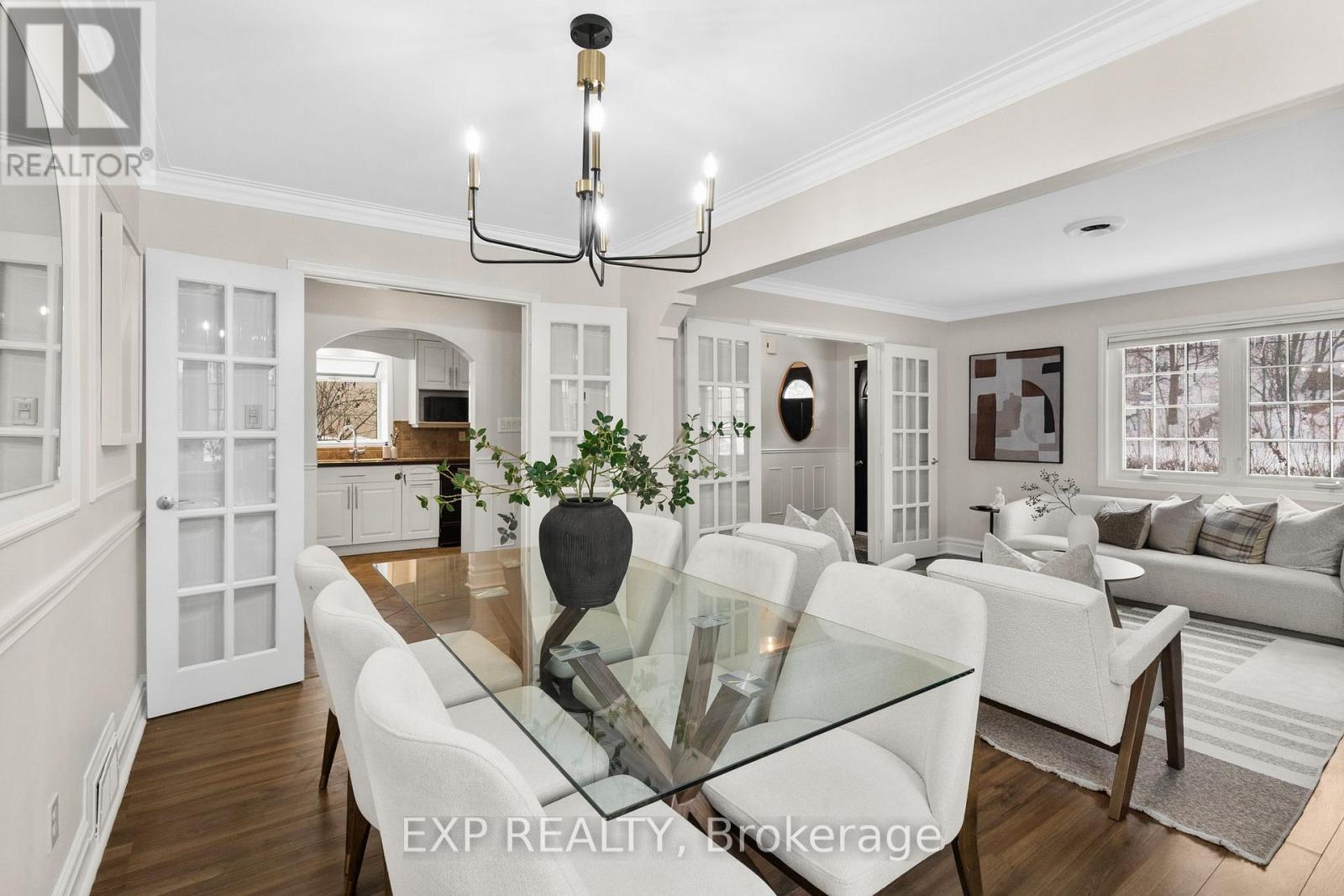 127 South Kingsway, Toronto, Ontario  M6S 3T5 - Photo 10 - W12738320