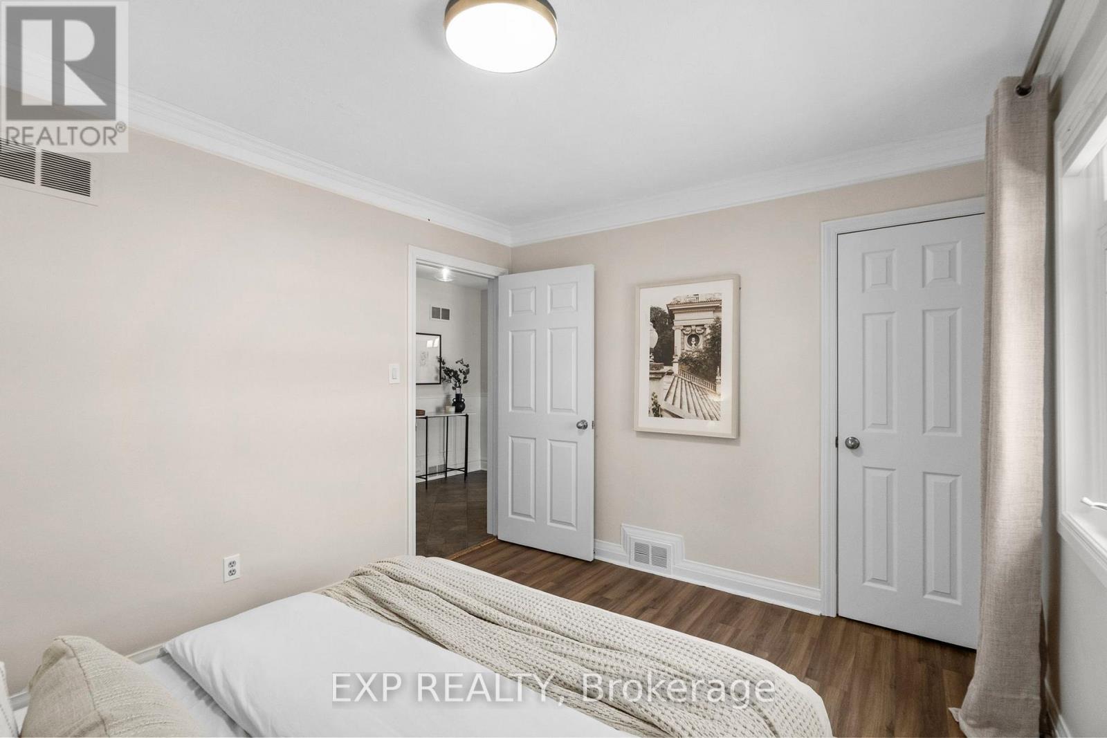 127 South Kingsway, Toronto, Ontario  M6S 3T5 - Photo 17 - W12738320