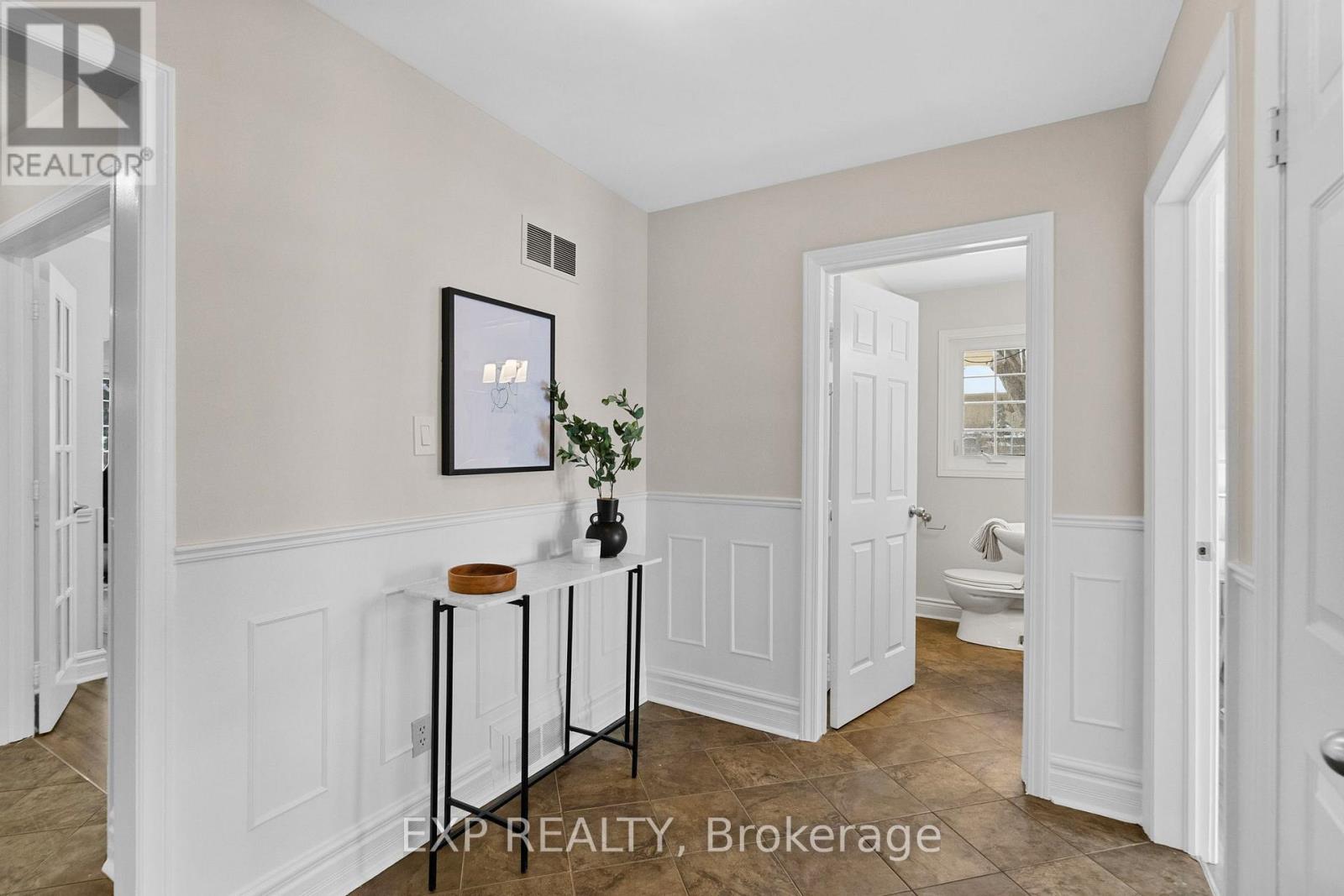 127 South Kingsway, Toronto, Ontario  M6S 3T5 - Photo 19 - W12738320