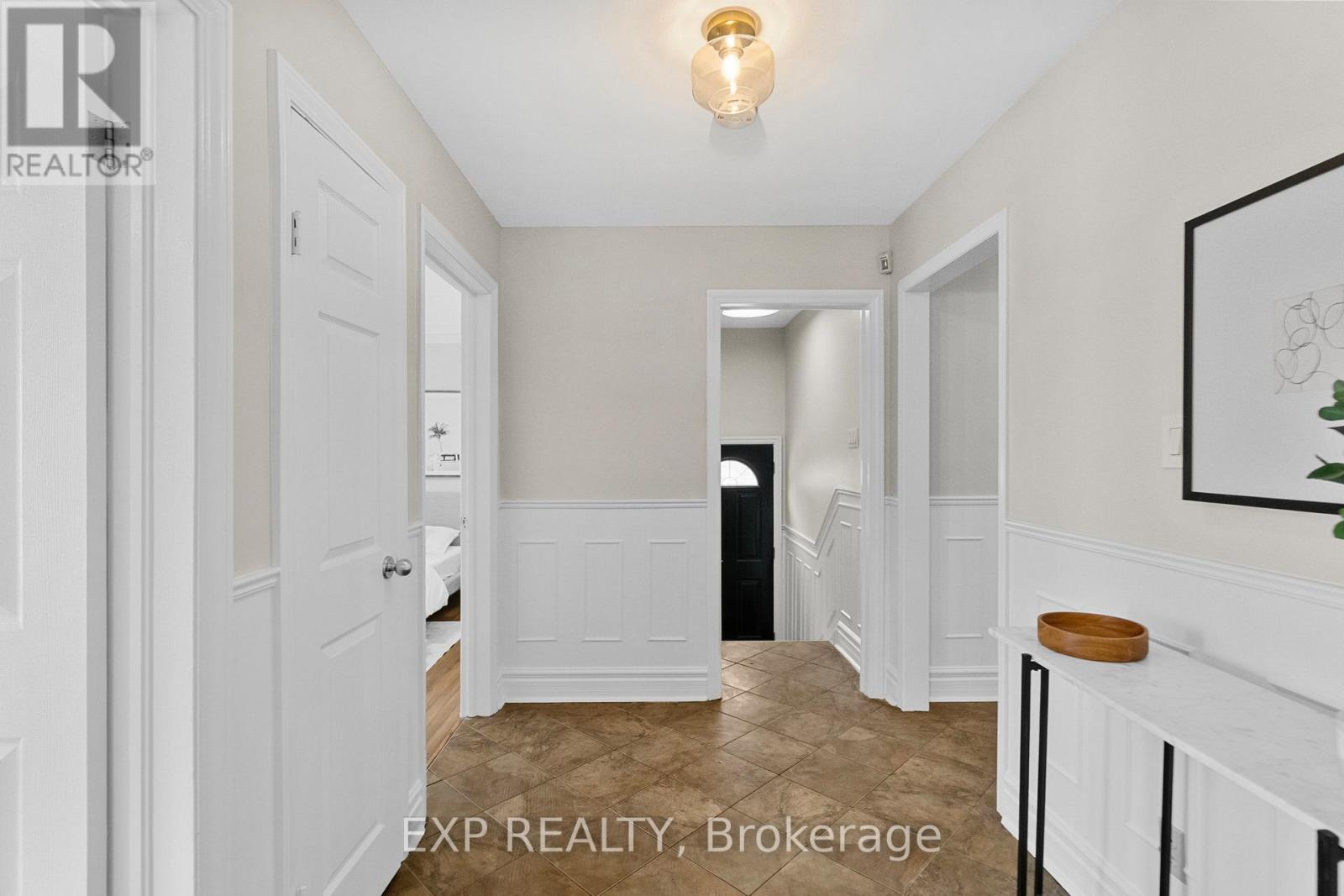 127 South Kingsway, Toronto, Ontario  M6S 3T5 - Photo 22 - W12738320