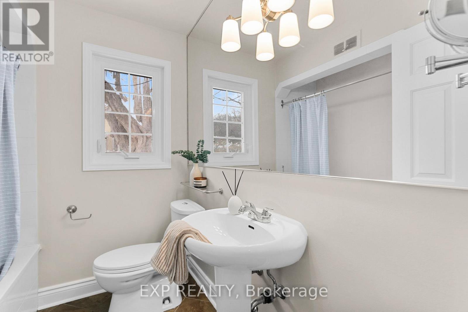 127 South Kingsway, Toronto, Ontario  M6S 3T5 - Photo 23 - W12738320