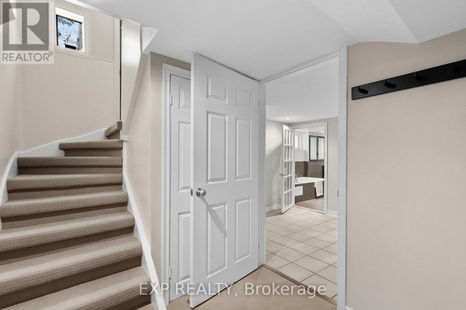 127 South Kingsway, Toronto, Ontario  M6S 3T5 - Photo 26 - W12738320