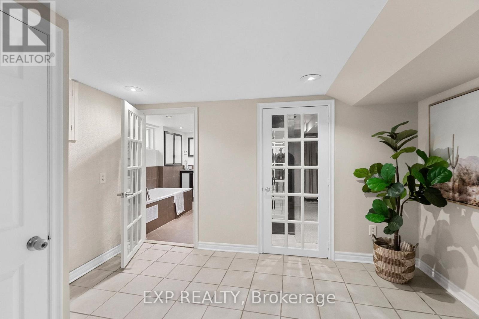 127 South Kingsway, Toronto, Ontario  M6S 3T5 - Photo 28 - W12738320