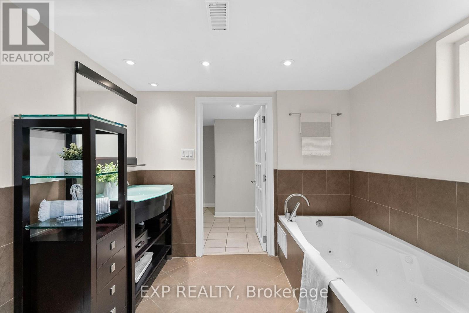 127 South Kingsway, Toronto, Ontario  M6S 3T5 - Photo 29 - W12738320