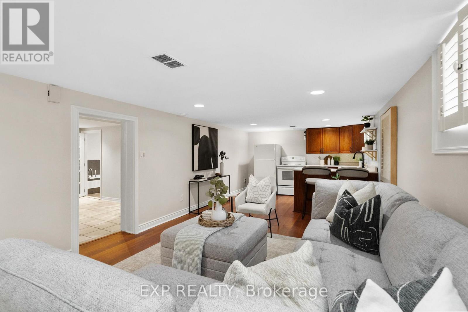 127 South Kingsway, Toronto, Ontario  M6S 3T5 - Photo 34 - W12738320