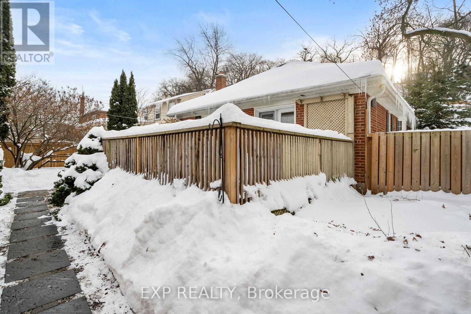 127 South Kingsway, Toronto, Ontario  M6S 3T5 - Photo 47 - W12738320