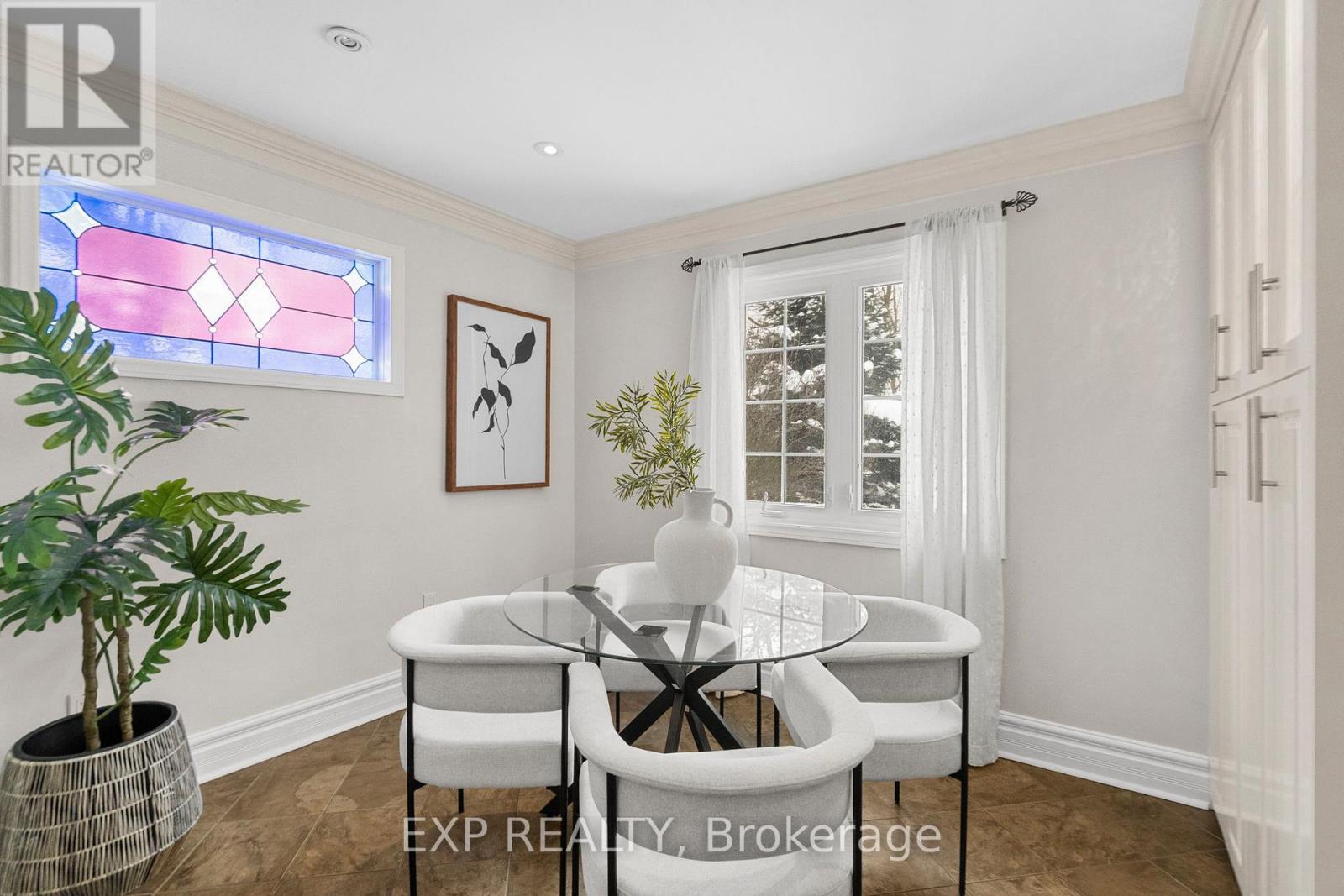 127 South Kingsway, Toronto, Ontario  M6S 3T5 - Photo 6 - W12738320