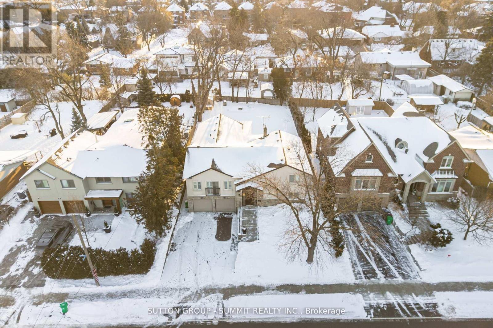 24 Joymar Drive, Mississauga, Ontario  L5M 1E9 - Photo 3 - W12738328