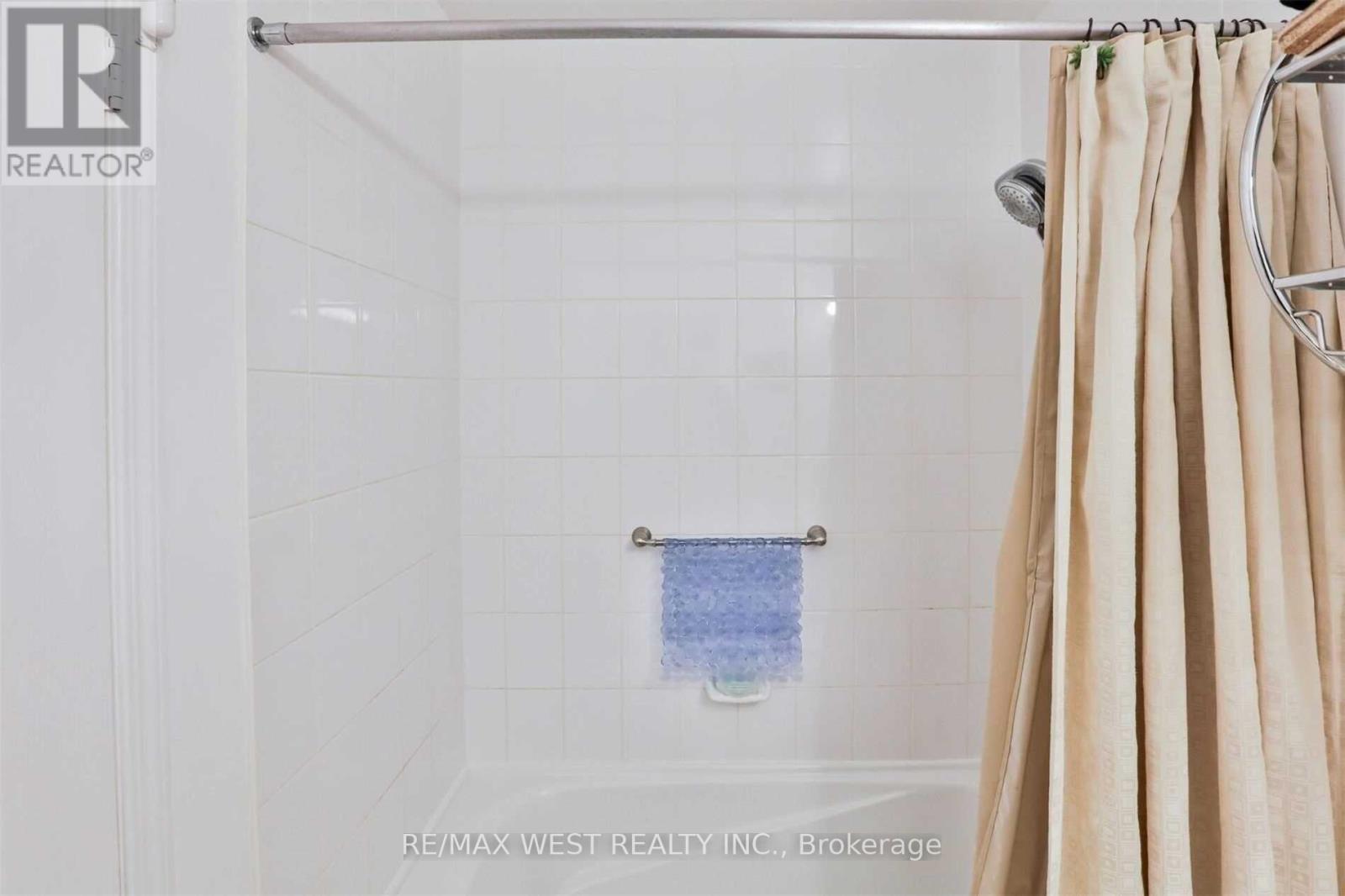 Gv-108 - 330 Princess Royal Drive, Mississauga, Ontario  L5B 4M8 - Photo 18 - W12738412