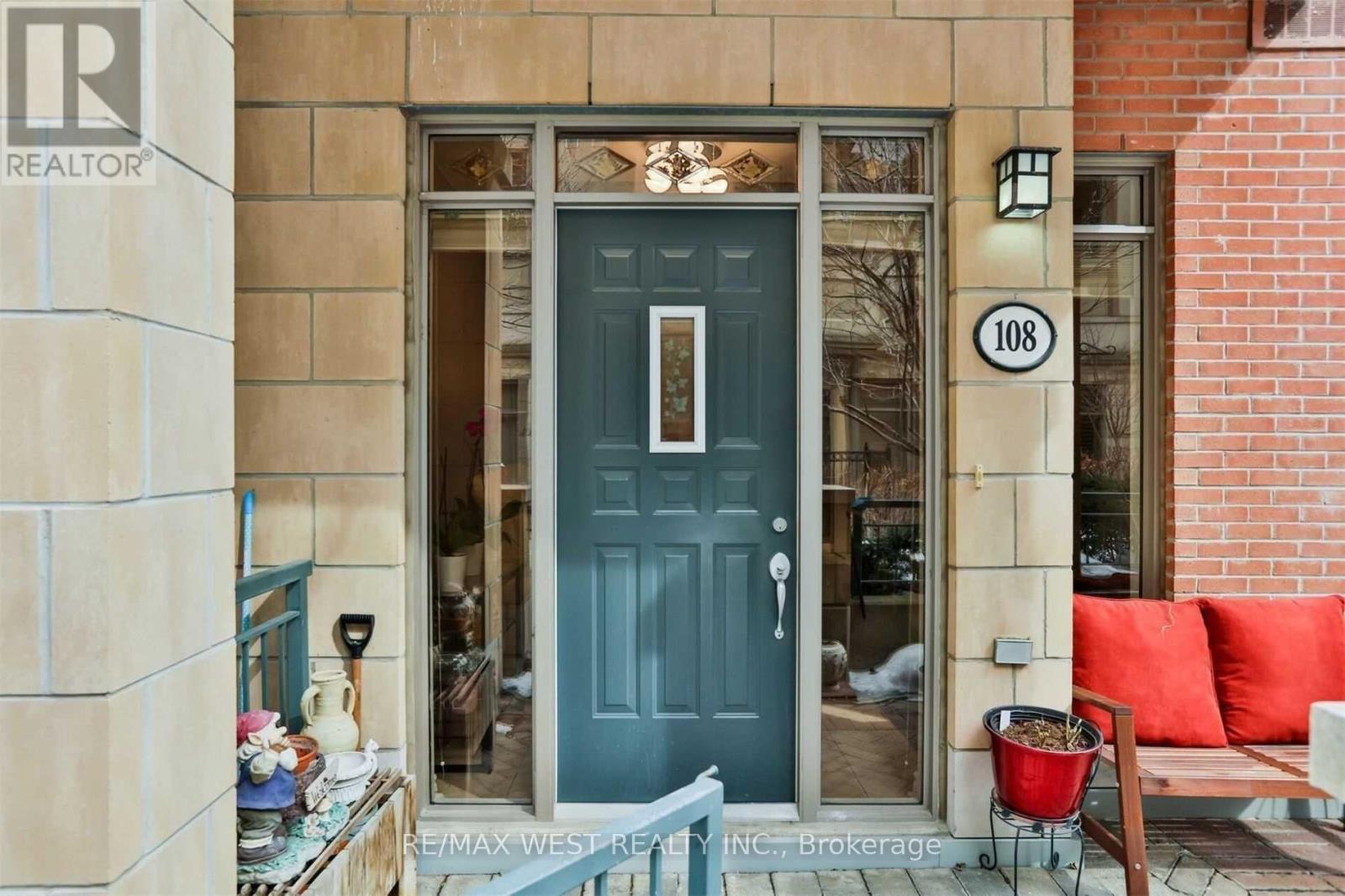 Gv-108 - 330 Princess Royal Drive, Mississauga, Ontario  L5B 4M8 - Photo 2 - W12738412