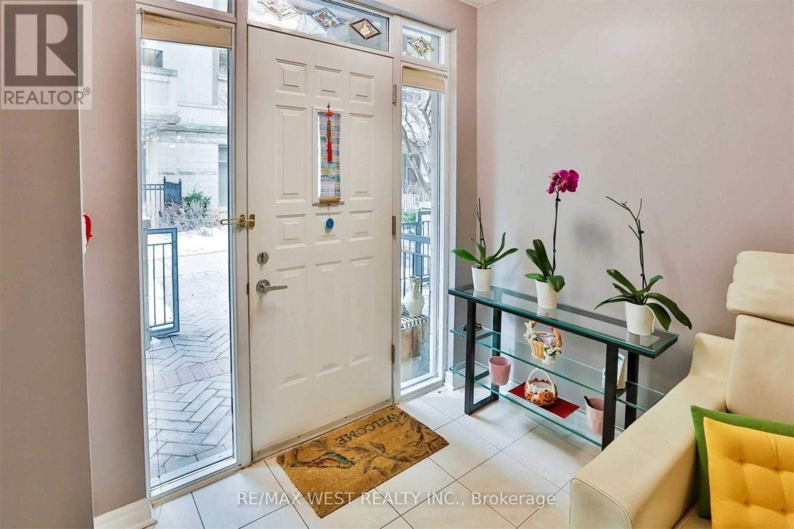 Gv-108 - 330 Princess Royal Drive, Mississauga, Ontario  L5B 4M8 - Photo 3 - W12738412