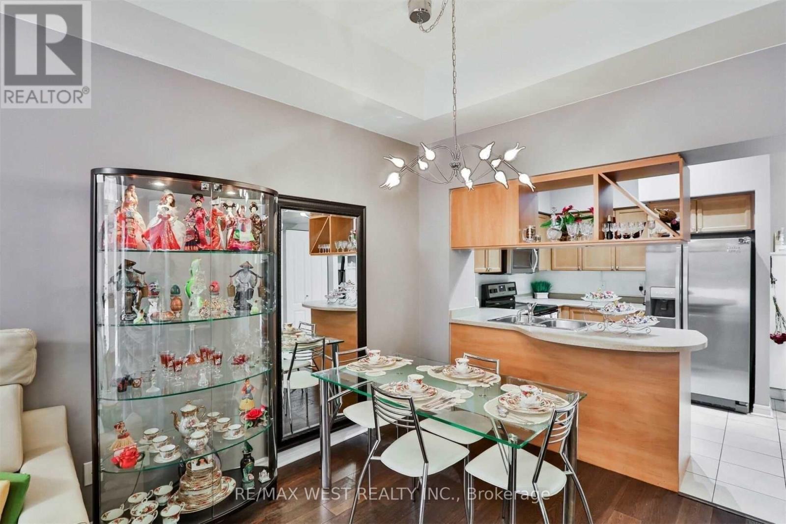 Gv-108 - 330 Princess Royal Drive, Mississauga, Ontario  L5B 4M8 - Photo 5 - W12738412