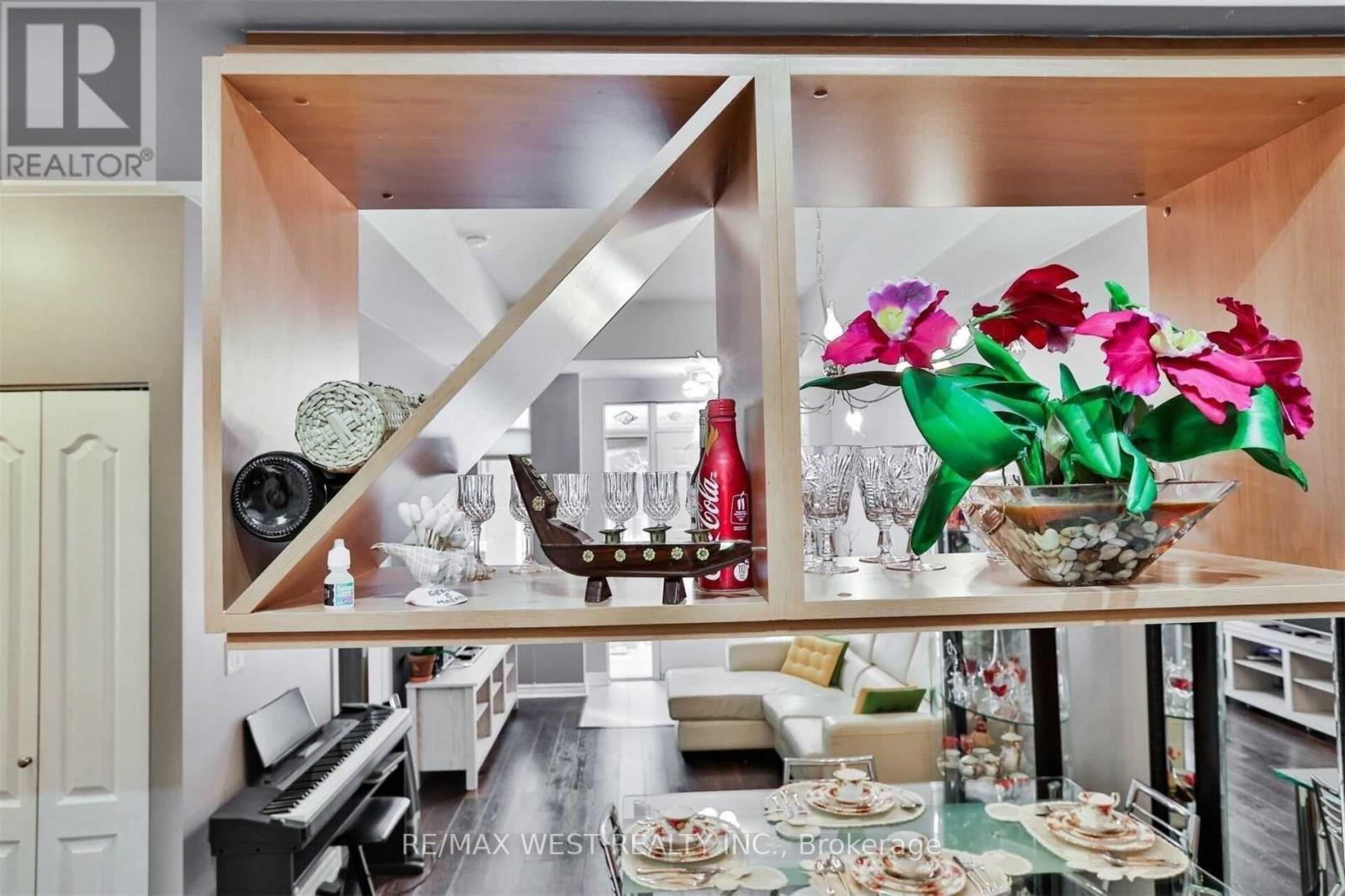 Gv-108 - 330 Princess Royal Drive, Mississauga, Ontario  L5B 4M8 - Photo 7 - W12738412